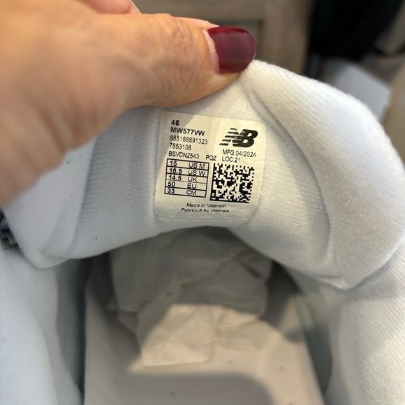 NWOB New Balance Men's 15 Extra Wide 4E White Sneakers Shoes Hook and Loop - Picture 9 of 10